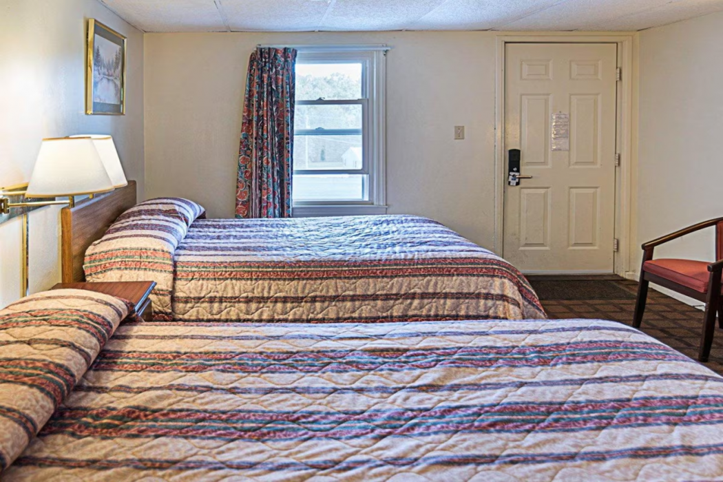 Econo Lodge Westminster, MA 12/36