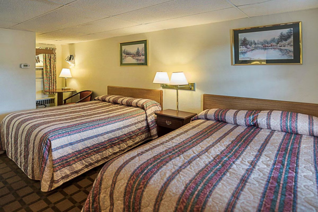 Econo Lodge Westminster, MA 11/36