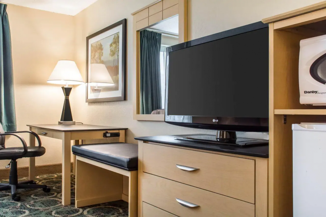Quality Inn Geneseo 12/33
