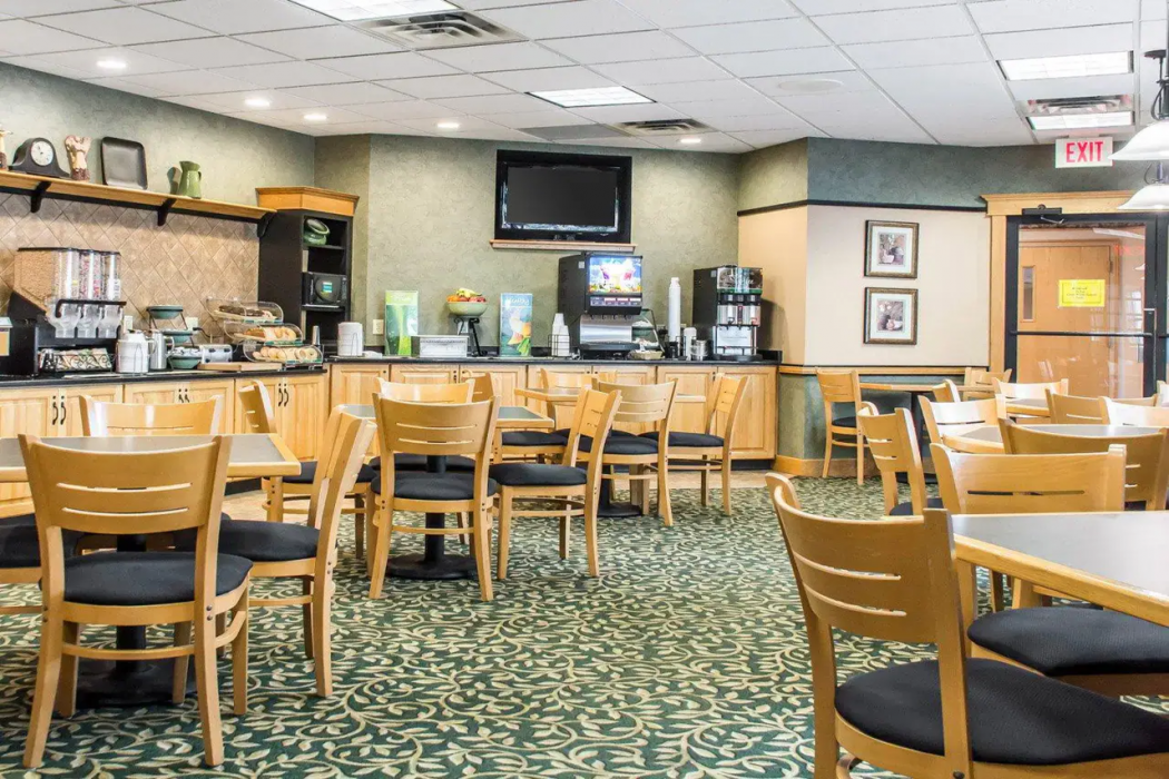 Quality Inn Geneseo 23/33