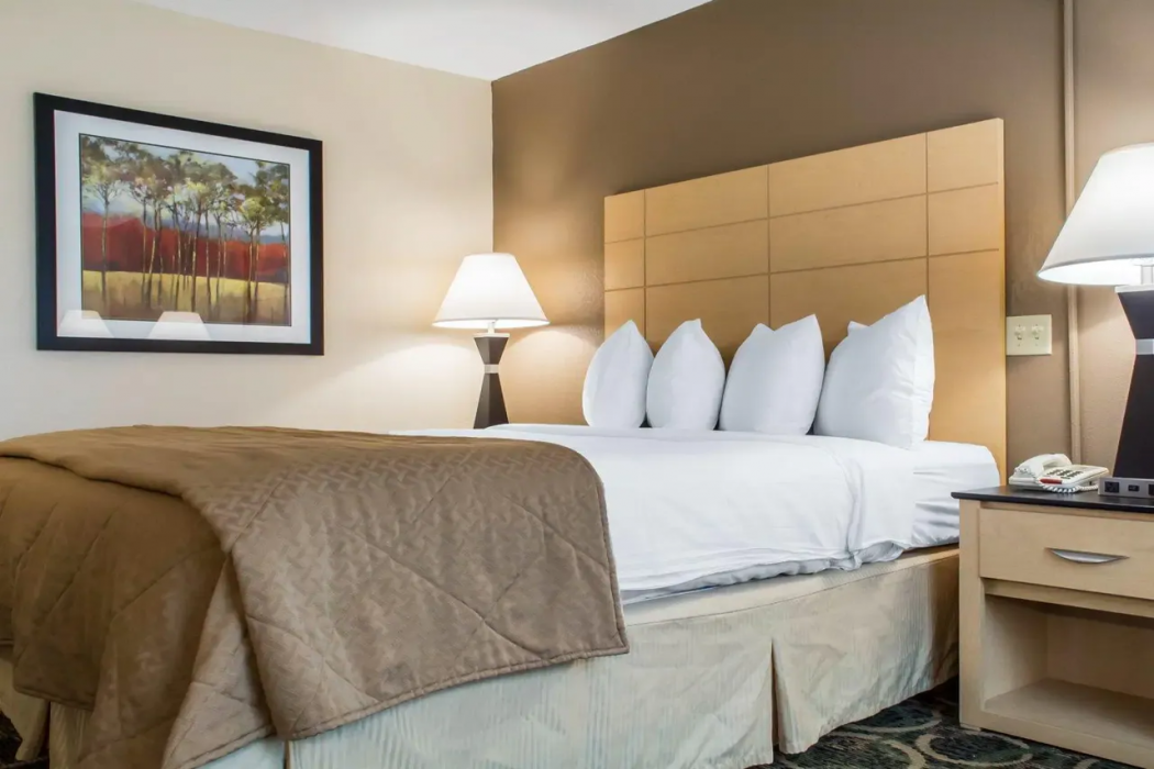 Quality Inn Geneseo 11/33