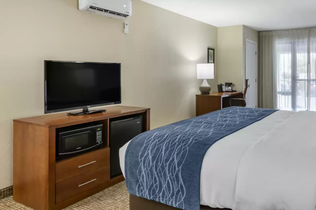 Comfort Inn & Suites Spring Lake - Fayetteville near Fort Bragg 6/26