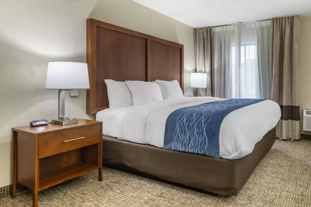 Comfort Inn & Suites Spring Lake - Fayetteville near Fort Bragg 14/26