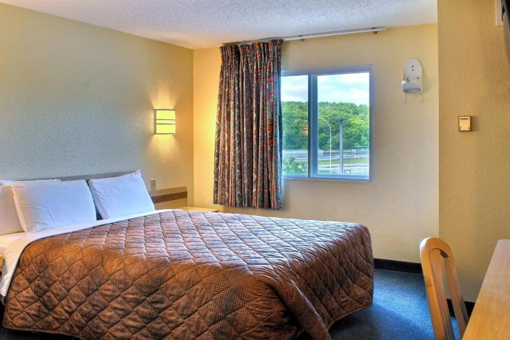 Econo Lodge Meadville PA 12/22