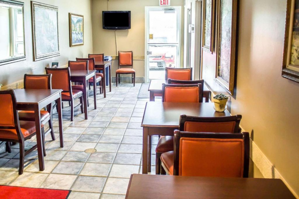 Econo Lodge Meadville PA 19/22