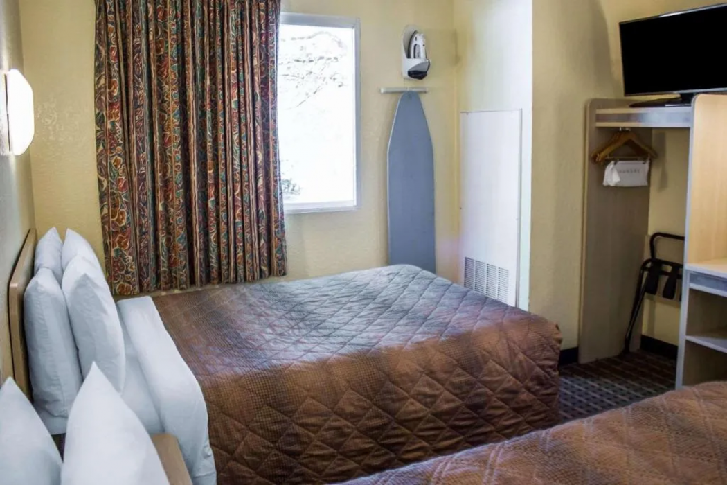Econo Lodge Meadville PA 11/22