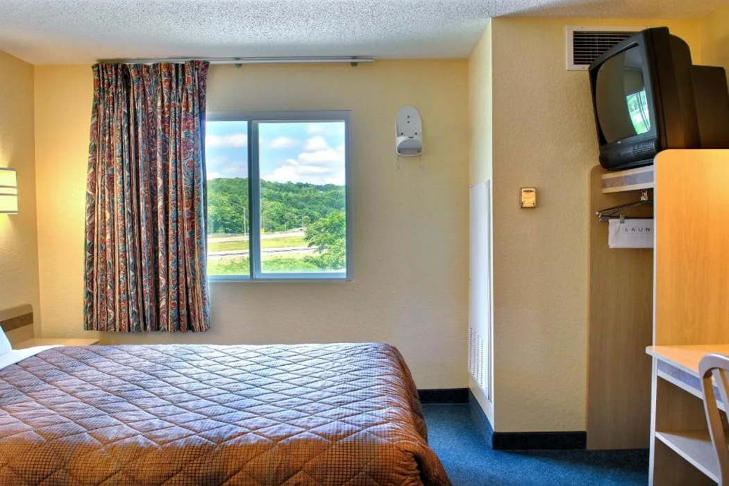 Econo Lodge Meadville PA 10/22