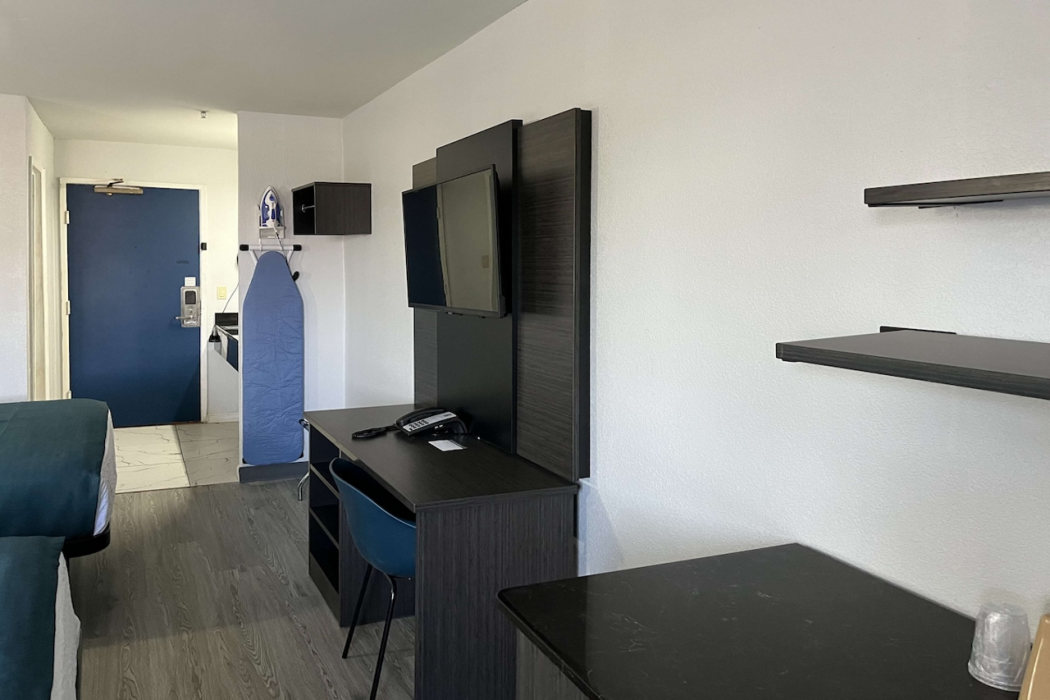 Studio6 Suites Delano, CA 16/40