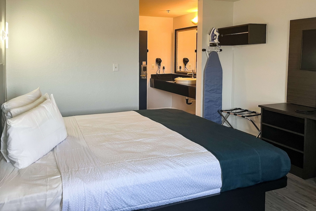 Studio6 Suites Delano, CA 14/40