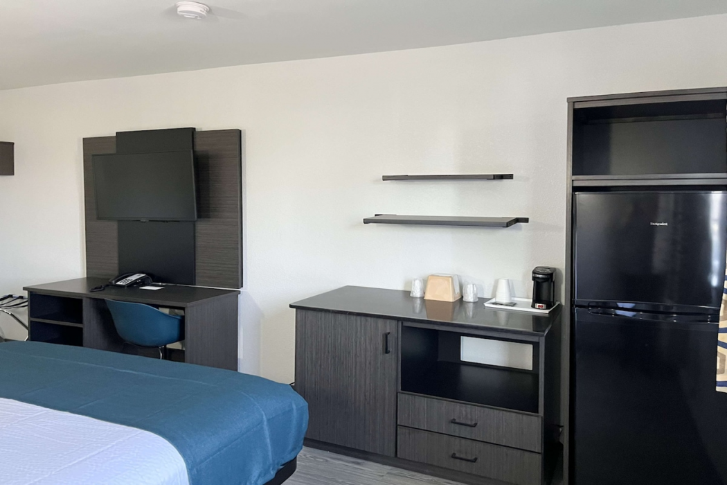 Studio6 Suites Delano, CA 12/40