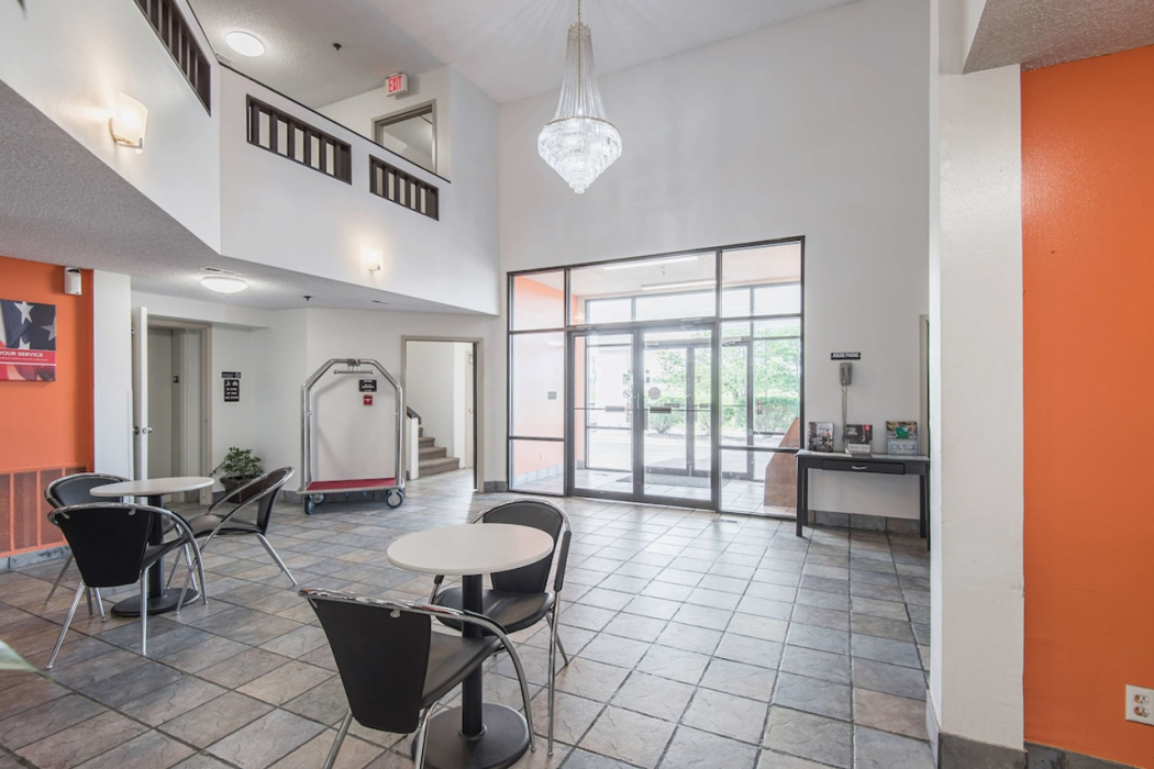 Lobby at Motel6 Lawrence, KS, LAWRENCE - KS