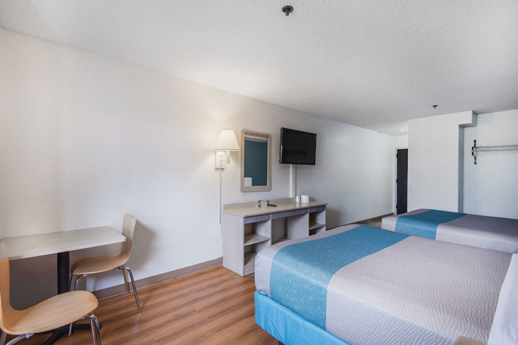 Motel6 Lawrence, KS 12/38