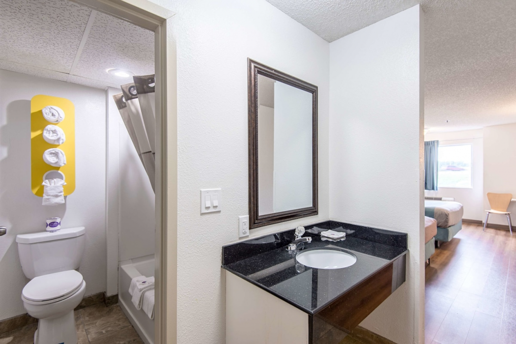 Motel6 Lawrence, KS 17/38
