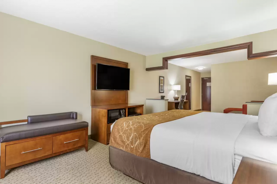 Comfort Suites Grand Rapids North 8/30
