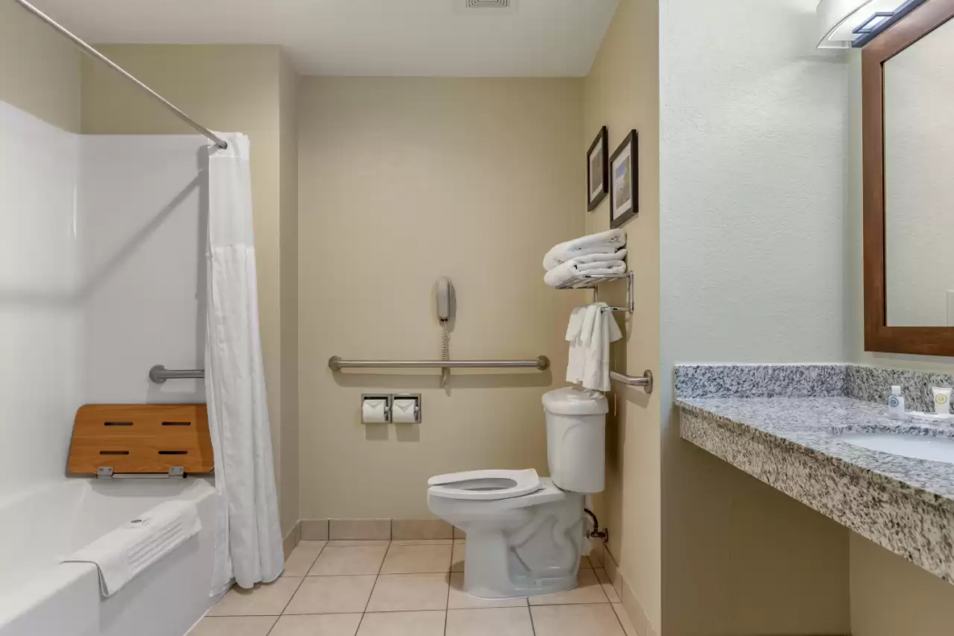 Comfort Suites Grand Rapids North 14/30