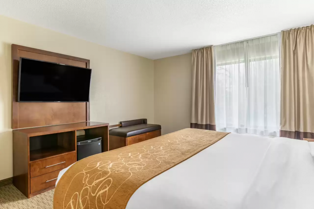 Comfort Suites Grand Rapids North 9/30