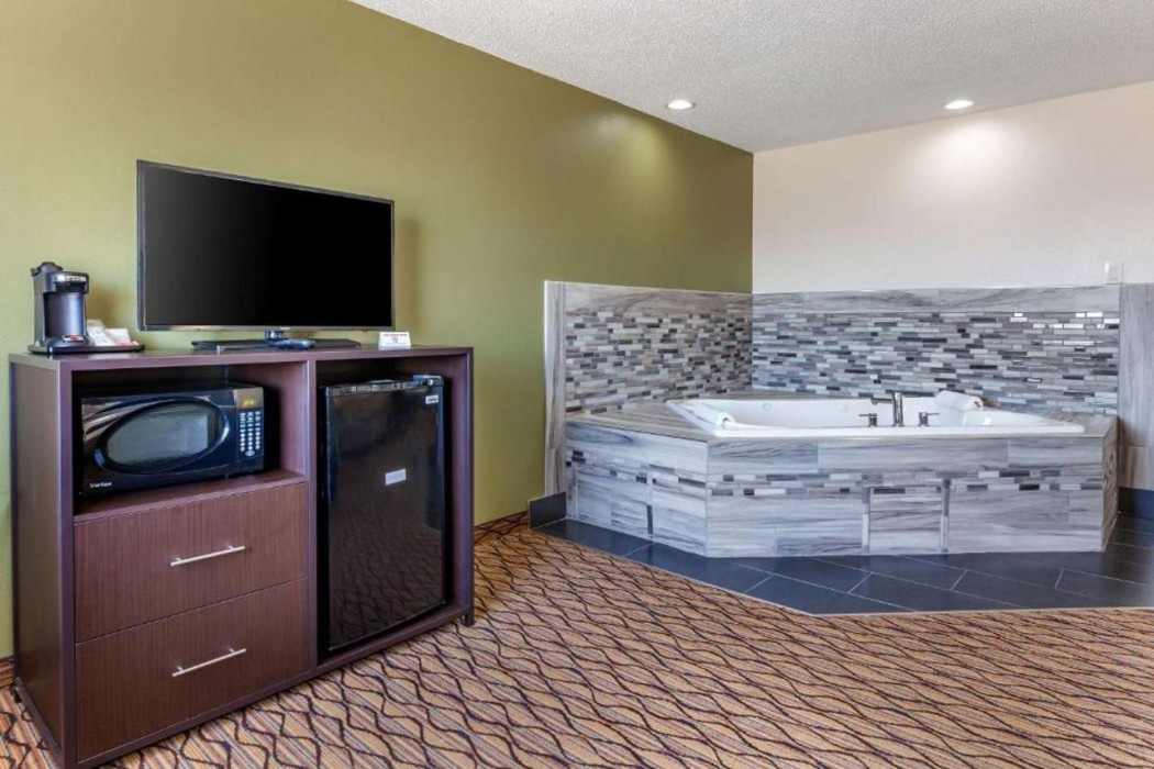 Quality Inn New London, WI 14/27