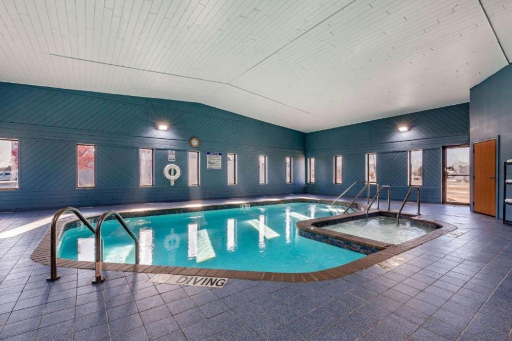 Quality Inn New London, WI 17/27