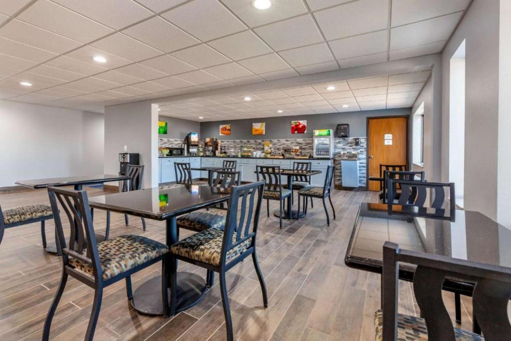 Quality Inn New London, WI 16/27