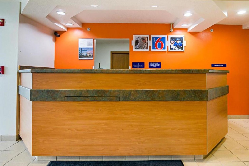 Lobby at Motel6 Sycamore, IL, SYCAMORE - IL
