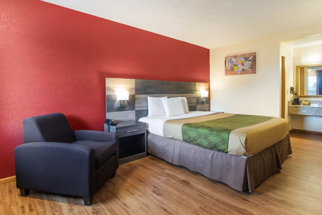 Econo Lodge Cloverdale 15/39