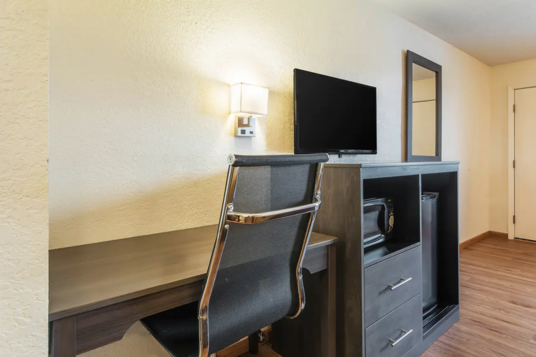 Econo Lodge Cloverdale 19/39