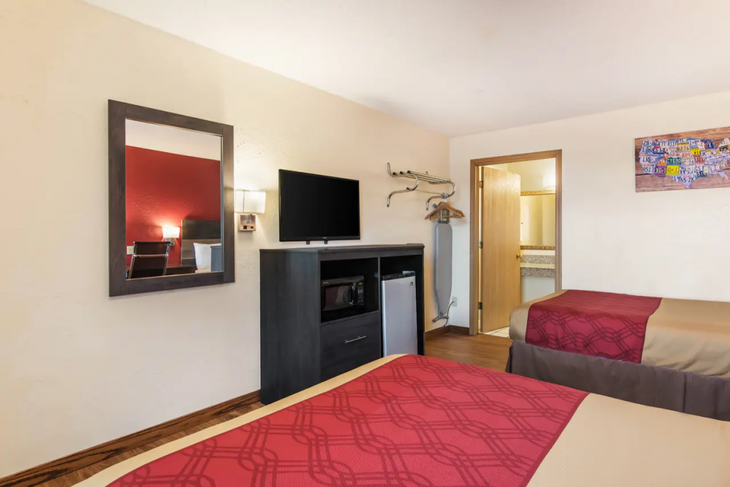 Econo Lodge Cloverdale 16/39