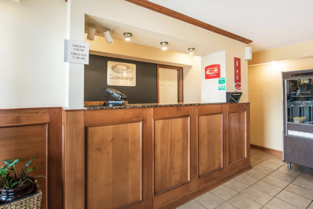 Econo Lodge Cloverdale 7/39