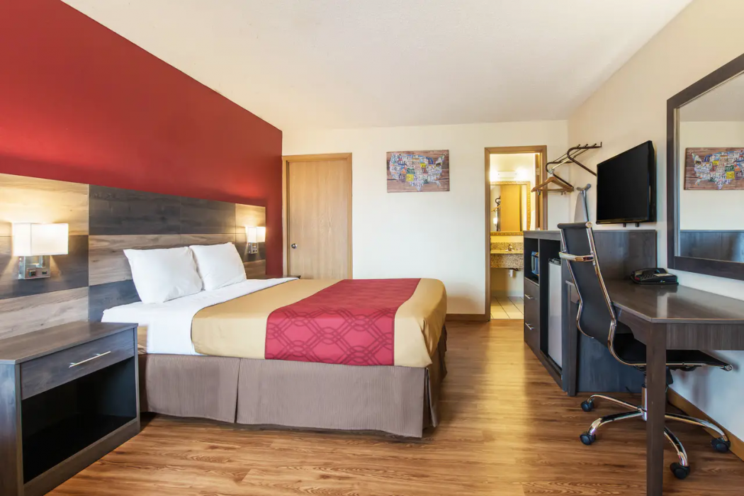 Econo Lodge Cloverdale 13/39
