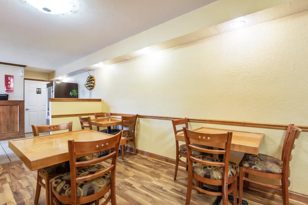 Econo Lodge Cloverdale 32/39