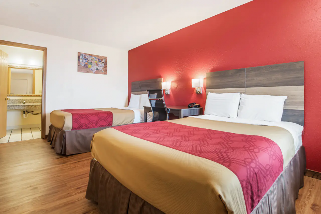 Econo Lodge Cloverdale 17/39