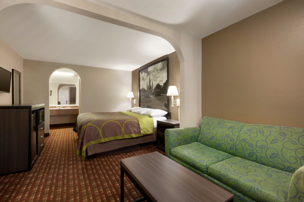 Super 8 By Wyndham Lake Charles Northeast 14/22