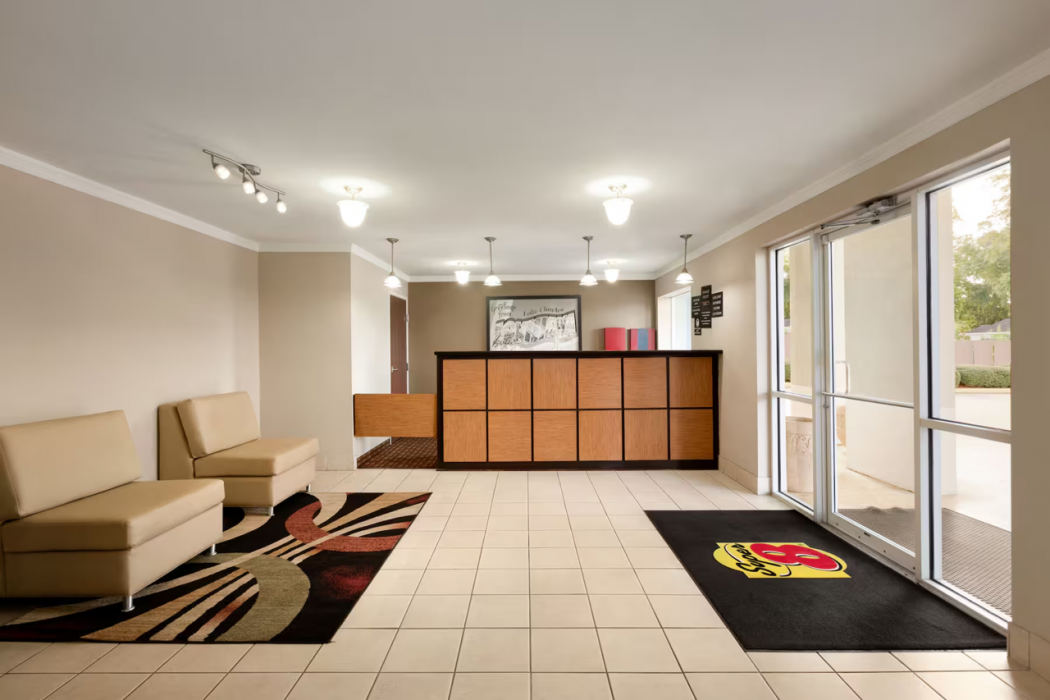 Super 8 By Wyndham Lake Charles Northeast 5/22