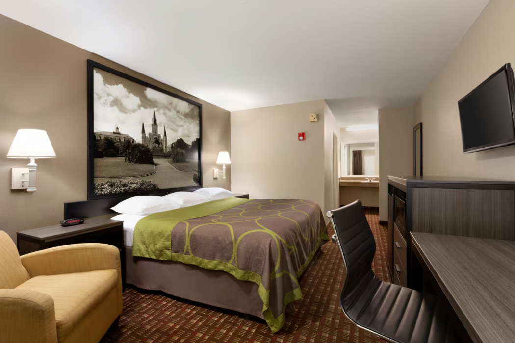 Super 8 By Wyndham Lake Charles Northeast 8/22