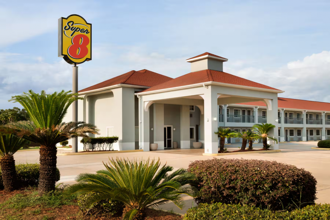 Super 8 By Wyndham Lake Charles Northeast 2/22