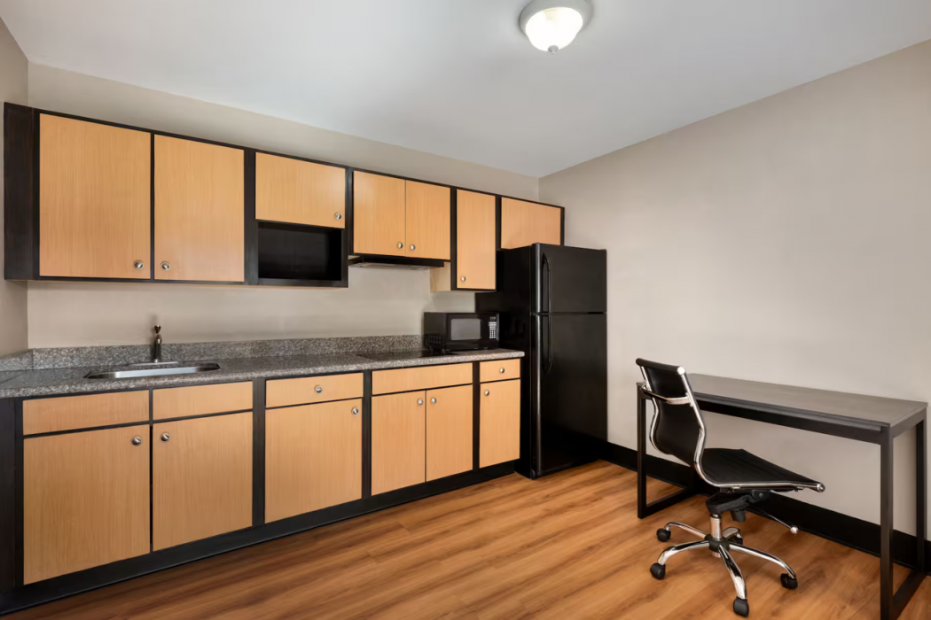 Super 8 By Wyndham Lake Charles Northeast 16/22