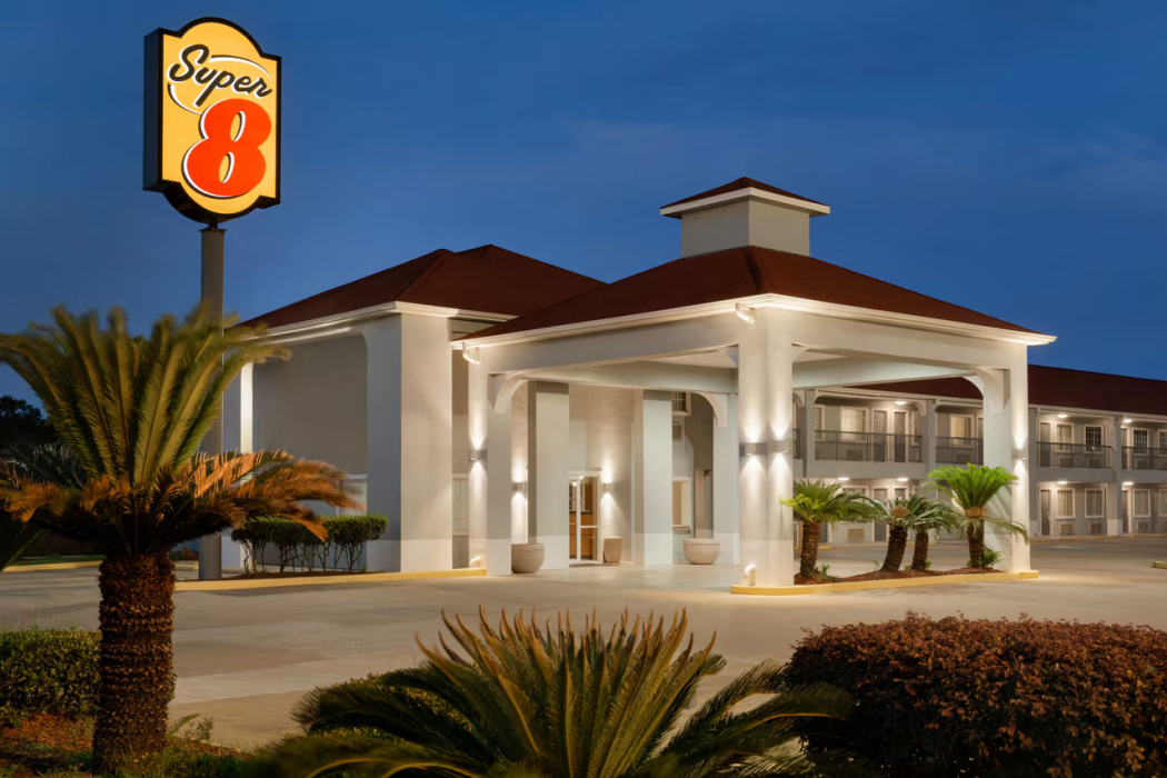 Super 8 By Wyndham Lake Charles Northeast 1/22