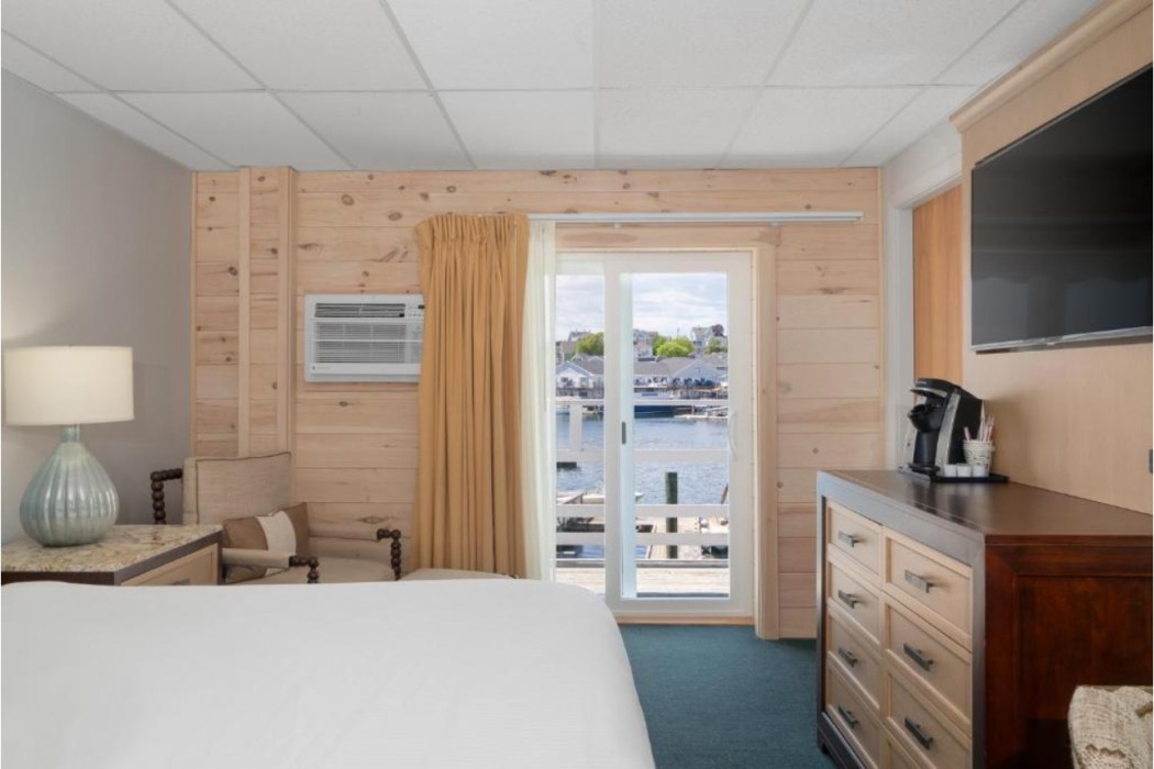 Boothbay Harbor Inn 8/69