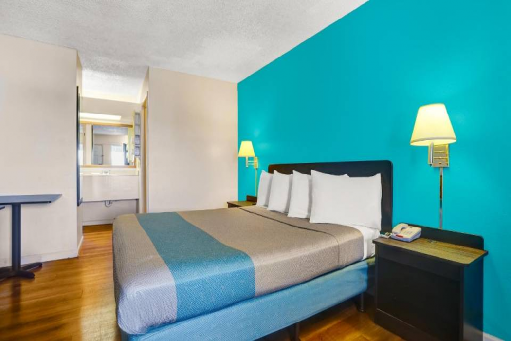 Motel6 Fort Bragg, CA 10/49