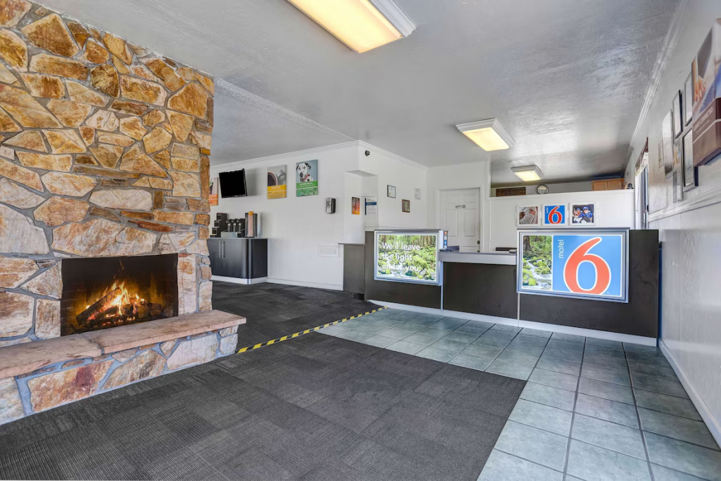 Lobby at Motel6 Fort Bragg, CA, FORT BRAGG - CA