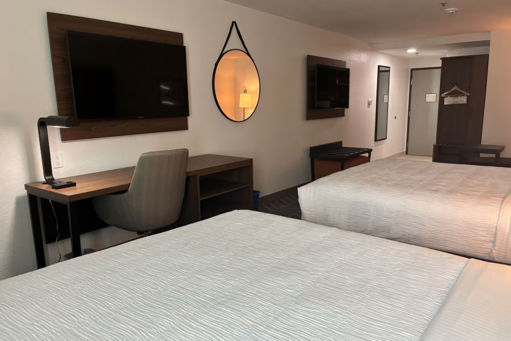 La Quinta Inn & Suites by Wyndham Auburn 6/20