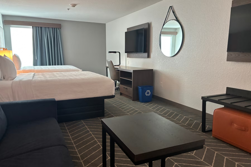 La Quinta Inn & Suites by Wyndham Auburn 9/20