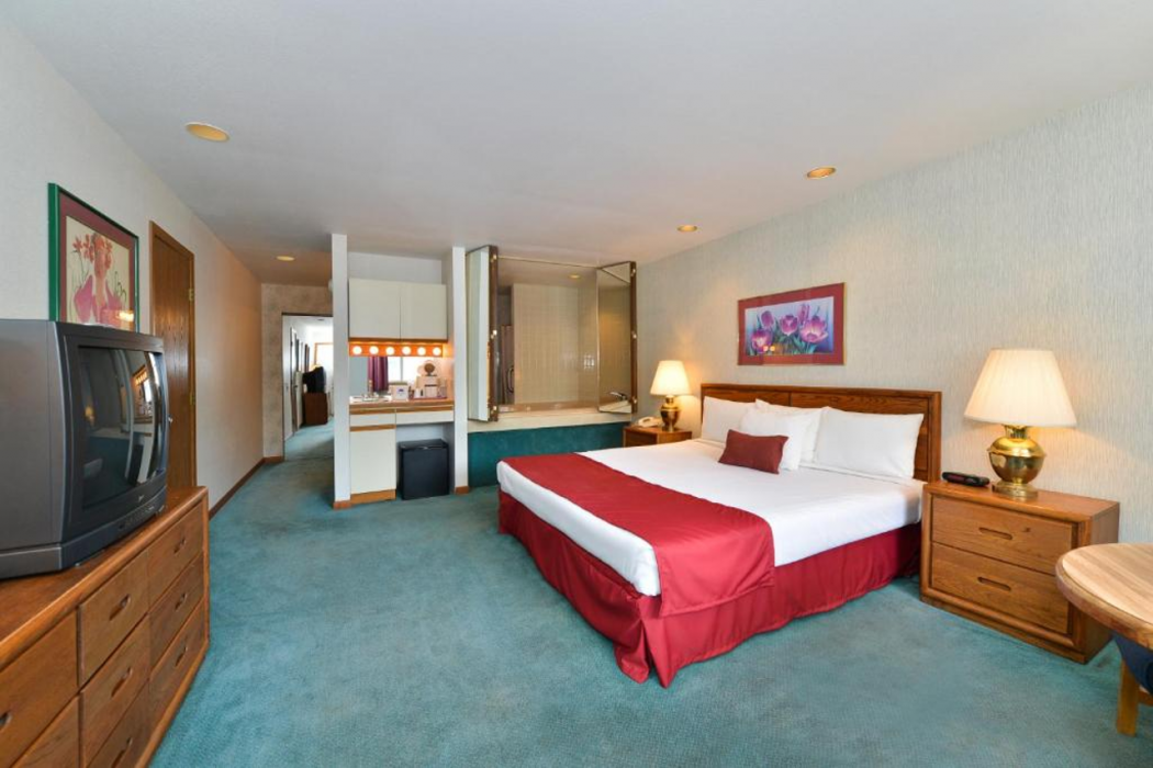 Travelodge by Wyndham Mackinaw City 10/18