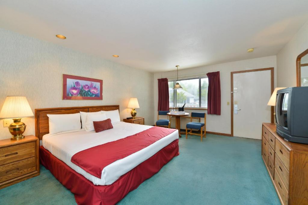 Travelodge by Wyndham Mackinaw City 11/18