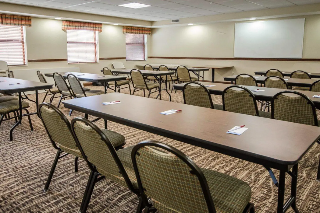 Quality Suites Jeffersonville - Louisville North 8/15