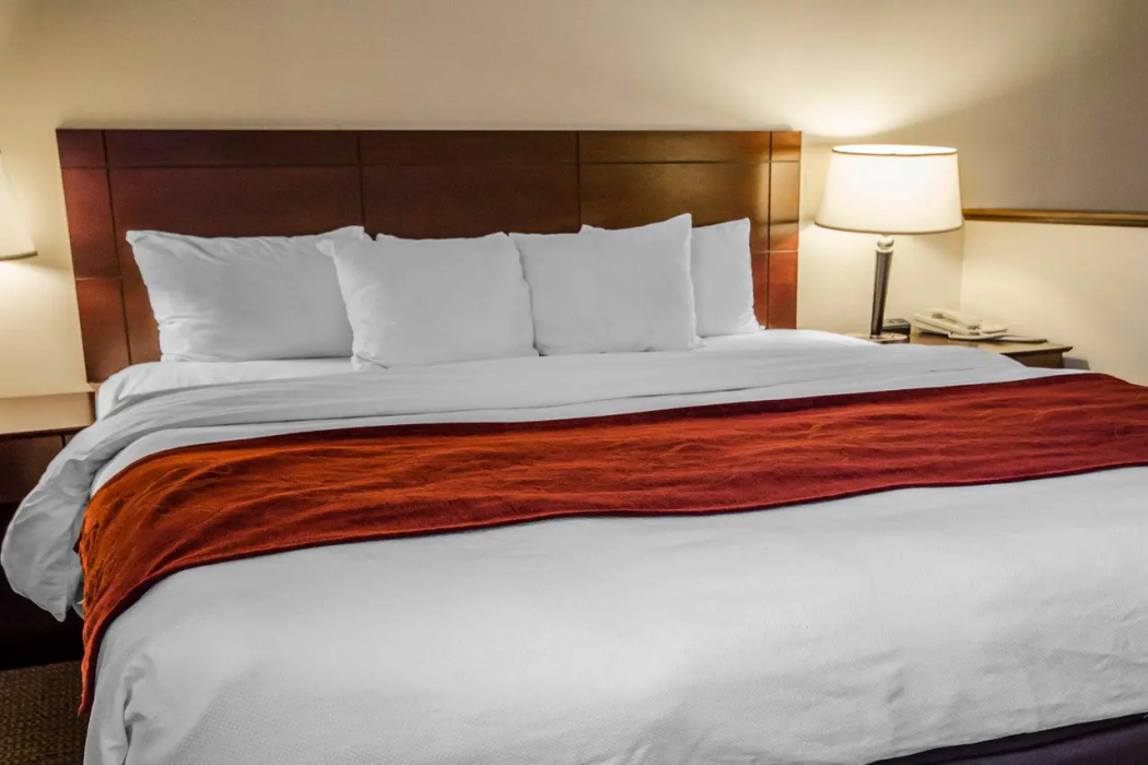 Quality Suites Jeffersonville - Louisville North 4/15