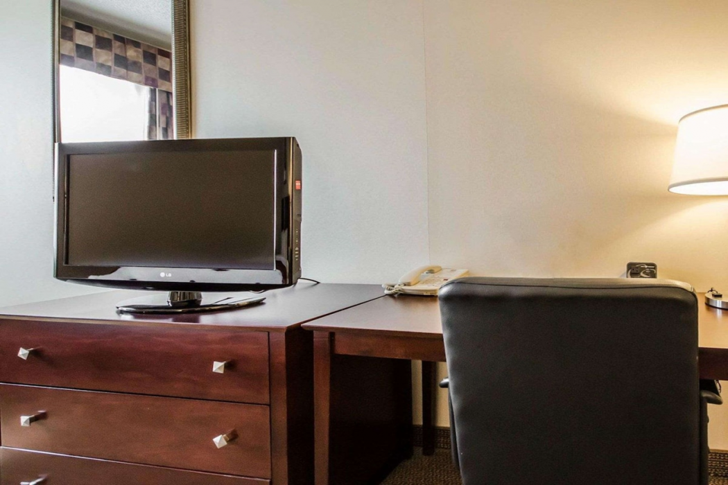 Quality Suites Jeffersonville - Louisville North 7/15