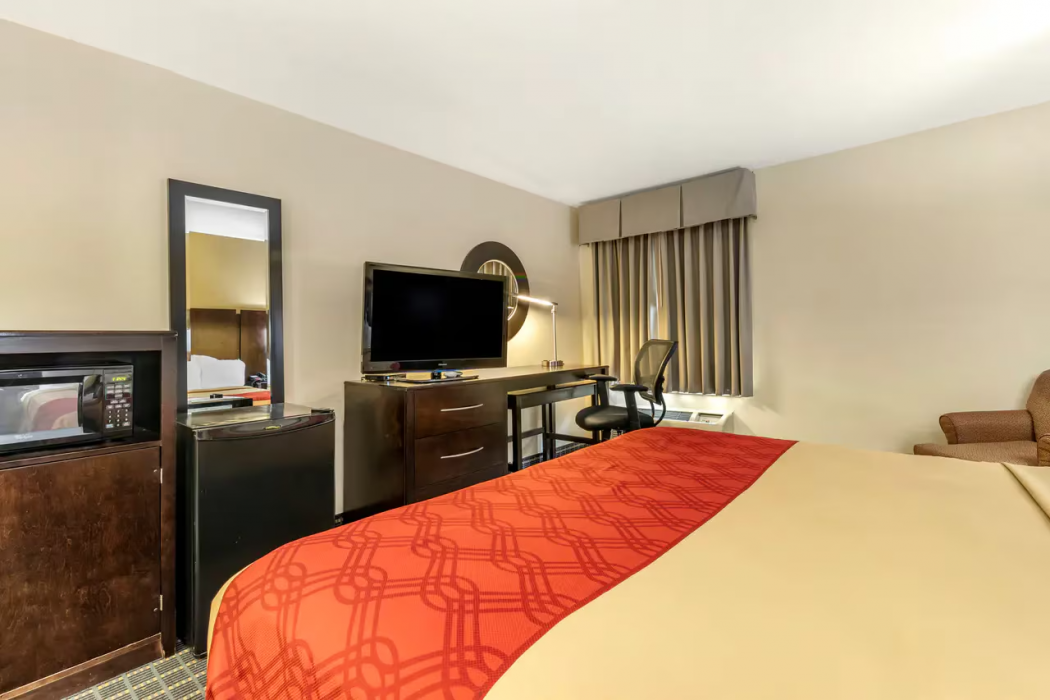 Econo Lodge Brunswick Travel Center 10/30