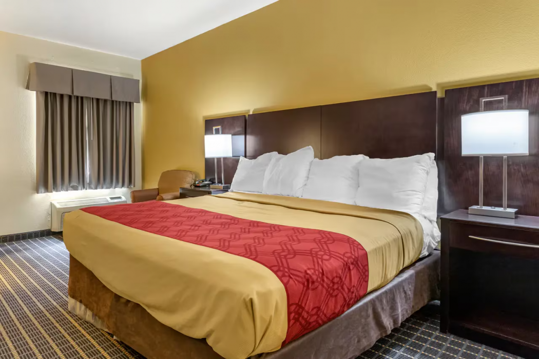 Econo Lodge Brunswick Travel Center 8/30
