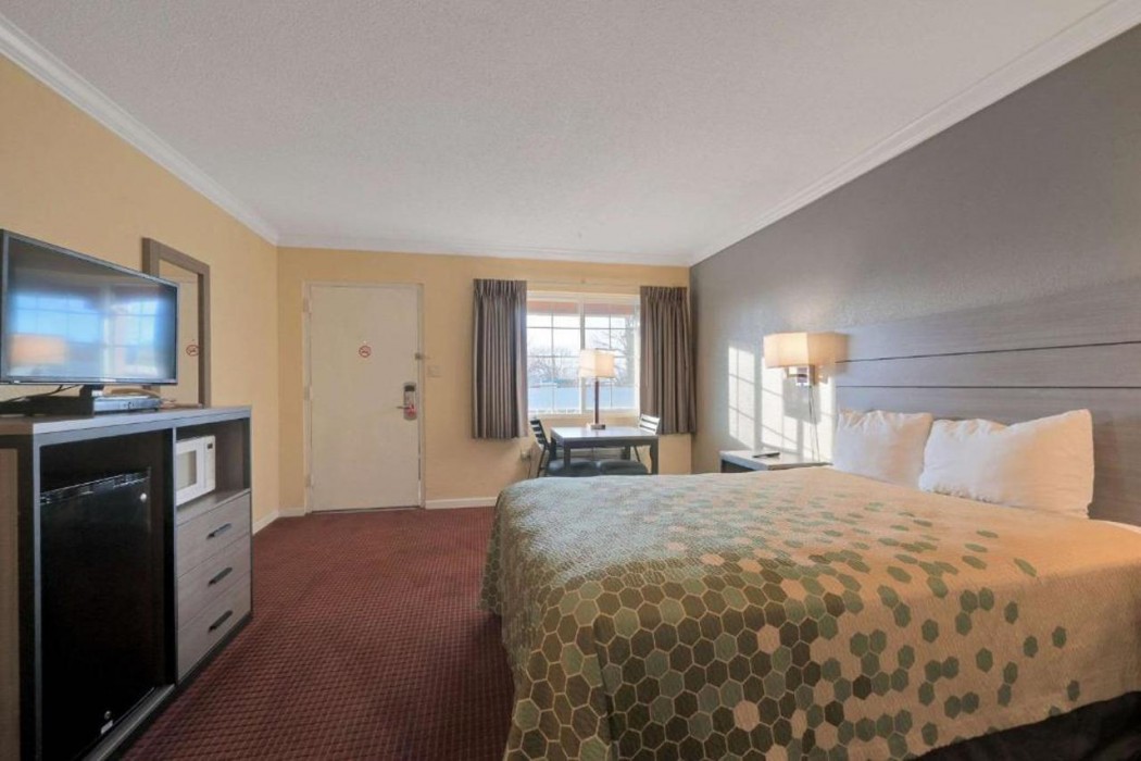 Econo Lodge Woodland near I-5 14/30